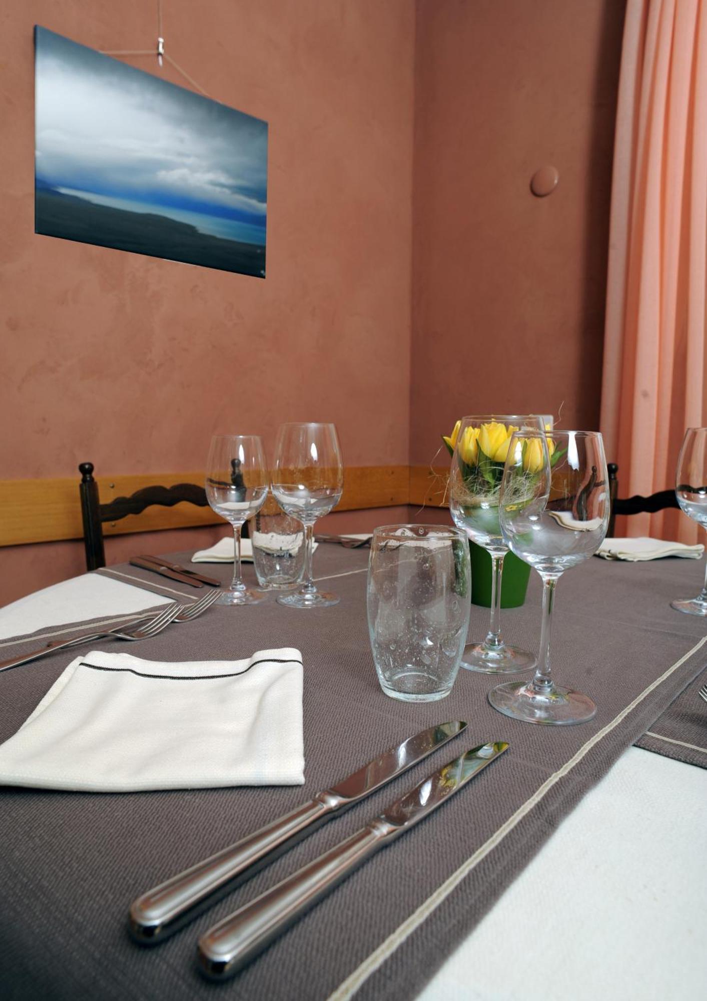 Hotel De La Gare Yvonand ภายนอก รูปภาพ